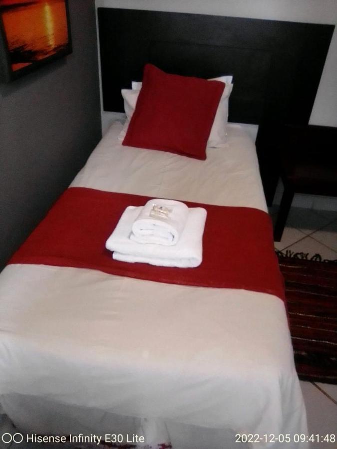 Rustenburg Guesthouse Eksteriør billede